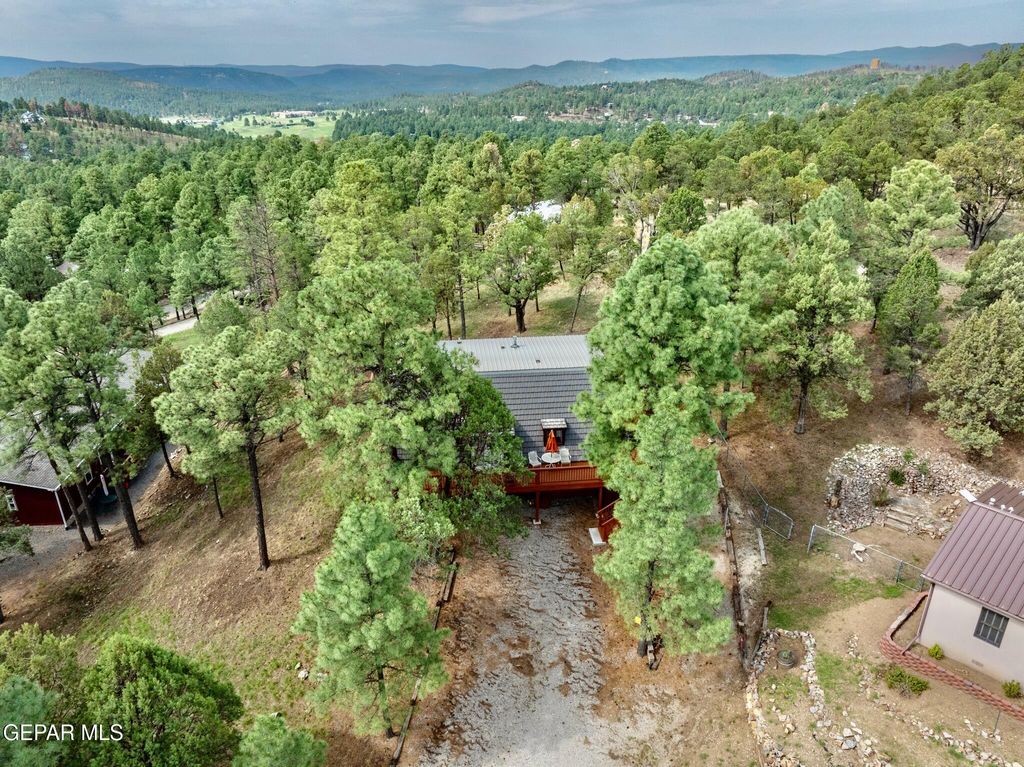 Photo of 104 Meadow Wood, Ruidoso, NM 88346 (MLS # 936286)