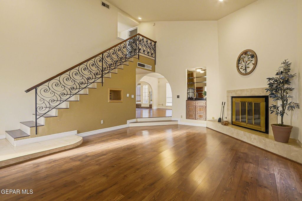 Photo of 504 TWIN OAKS Place, El Paso, TX 79912 (MLS # 946379)