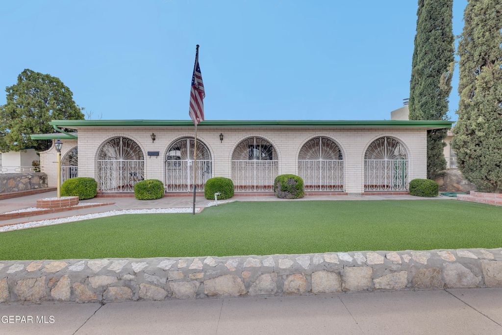 Photo of 1137 PRESCOTT Drive, El Paso, TX 79915 (MLS # 944627)