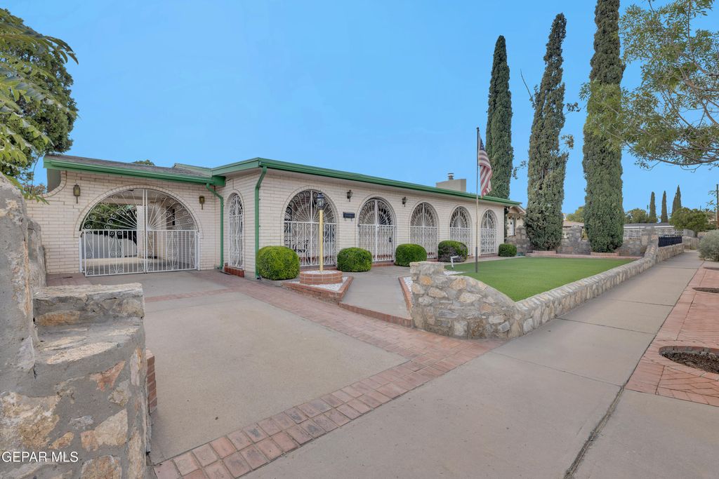 Photo of 1137 PRESCOTT Drive, El Paso, TX 79915 (MLS # 944627)