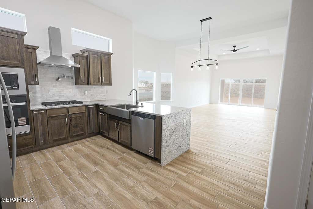 Photo of 118 Peregrino Trail, Sunland Park, NM 88063 (MLS # 949279)