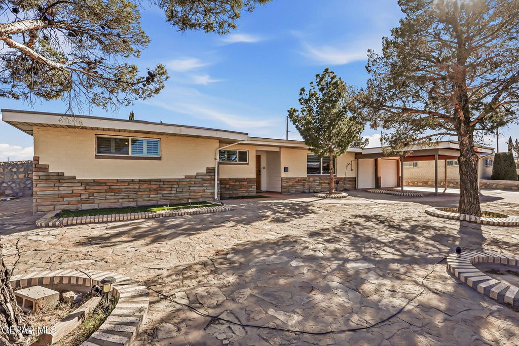 Photo of 10012 SINGAPORE Avenue, El Paso, TX 79925 (MLS # 941959)