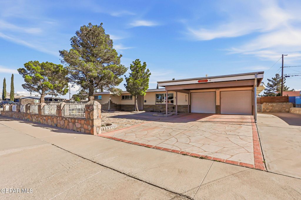 Photo of 10012 SINGAPORE Avenue, El Paso, TX 79925 (MLS # 941959)