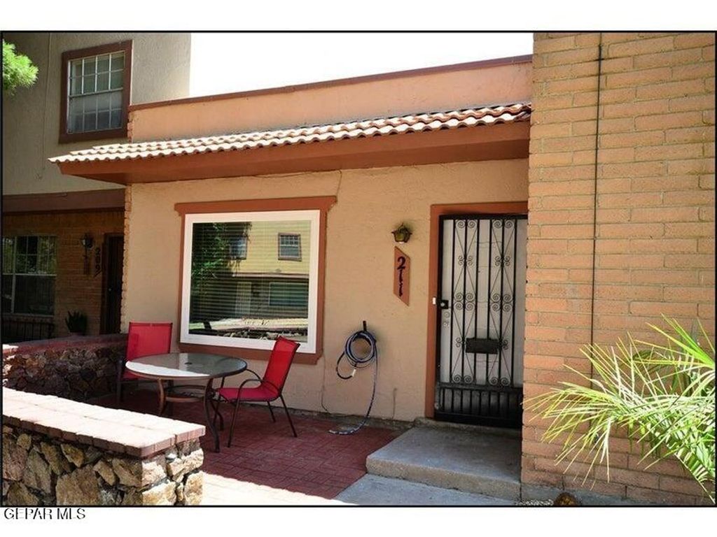 Photo of 211 MONTEBELLO Drive, El Paso, TX 79912 (MLS # 943233)