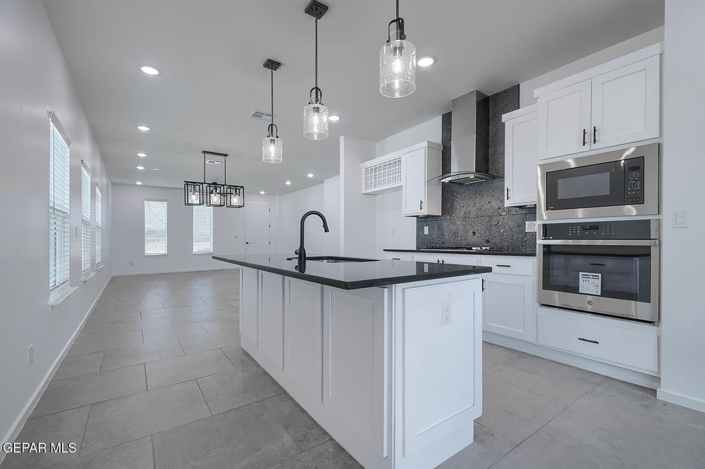 Photo of 13872 CAROLINA PONCE Avenue, Horizon City, TX 79928 (MLS # 946623)