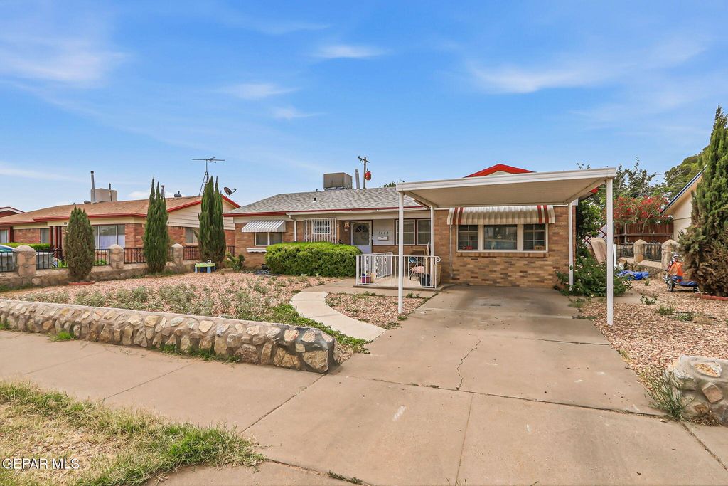 Photo of 5448 Edmonton Avenue, El Paso, TX 79924 (MLS # 944141)
