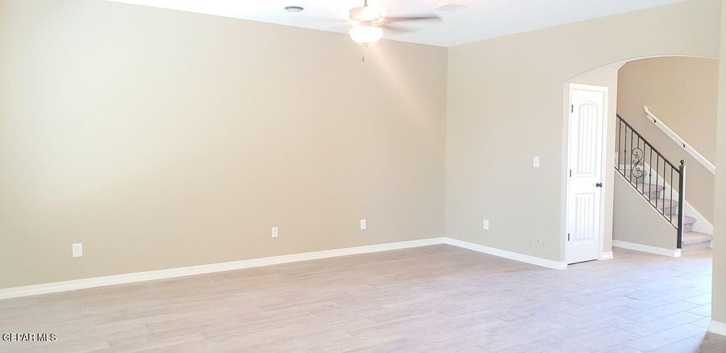 Photo of 427 Cliff Thomas Avenue, Clint, TX 79836 (MLS # 947358)