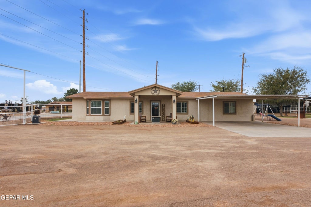 Photo of 605 Bovee Road, Socorro, TX 79927 (MLS # 953613)
