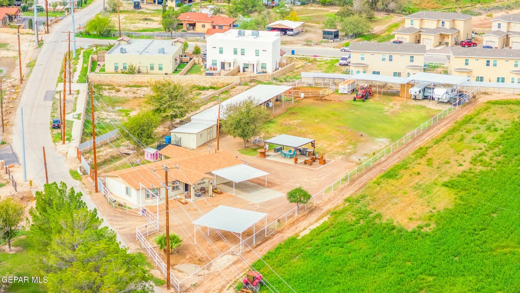 Photo of 605 Bovee Road, Socorro, TX 79927 (MLS # 953613)
