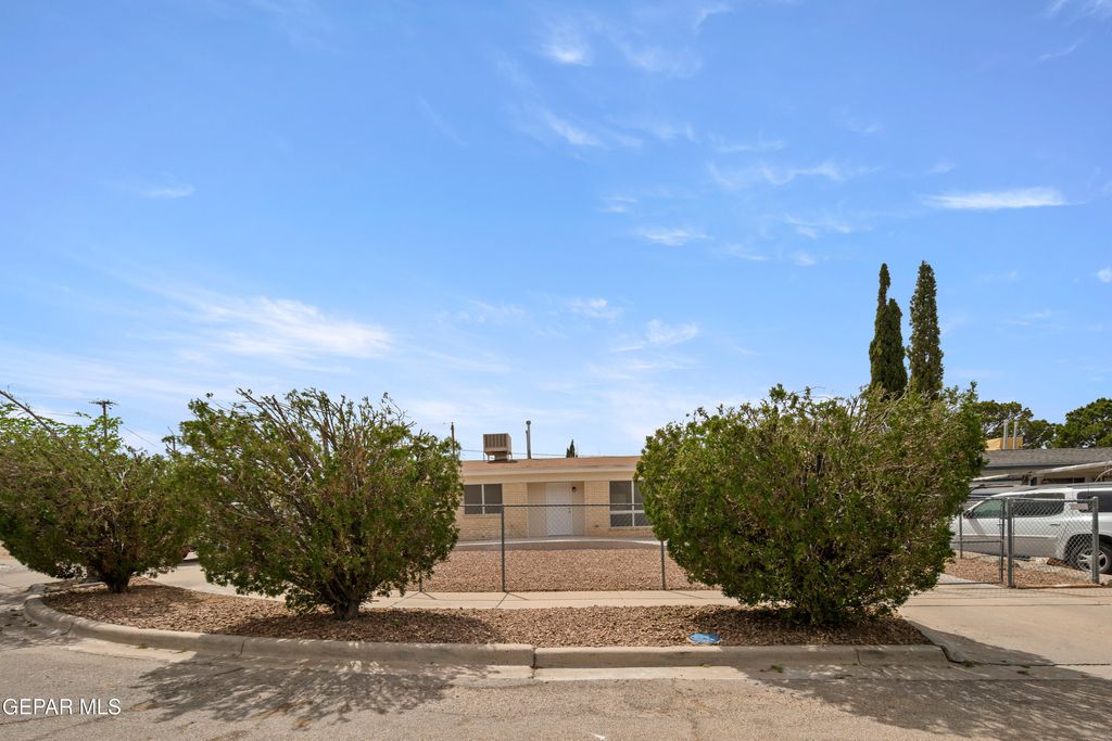 Photo of 2109 FEBRERO Drive, El Paso, TX 79935 (MLS # 942815)