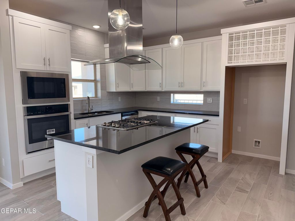 Photo of 13909 Madero Avenue, Horizon City, TX 79928 (MLS # 939836)