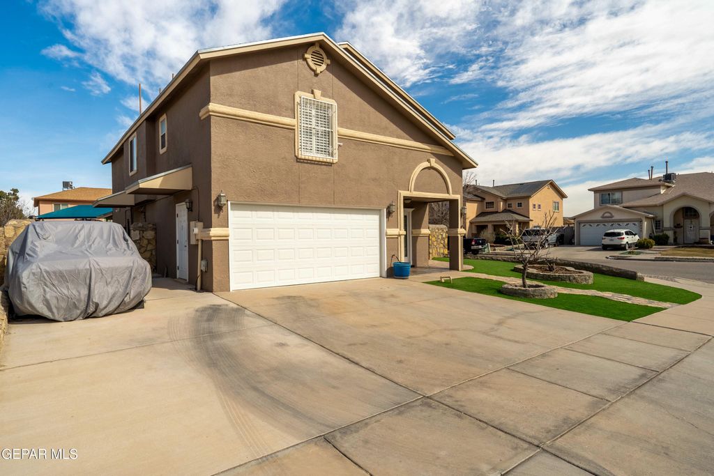 Photo of 13745 Paseo Del Mar Drive, Horizon City, TX 79928 (MLS # 941309)