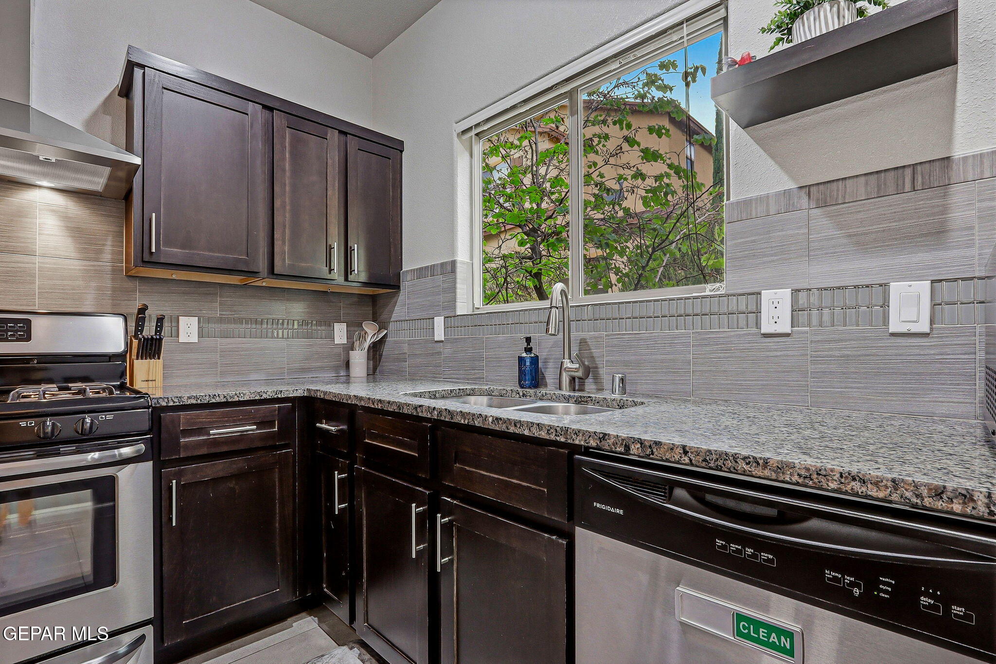 6657 BOULDER CANYON Lane