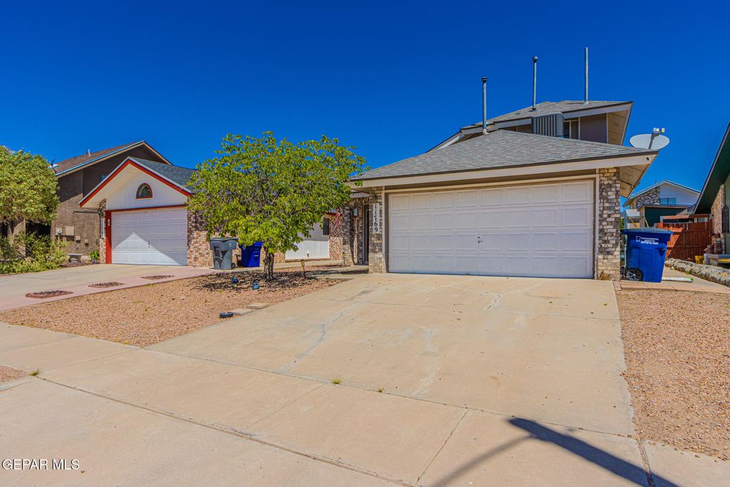Photo of 11769 ROYAL BANNER Lane, El Paso, TX 79936 (MLS # 942993)
