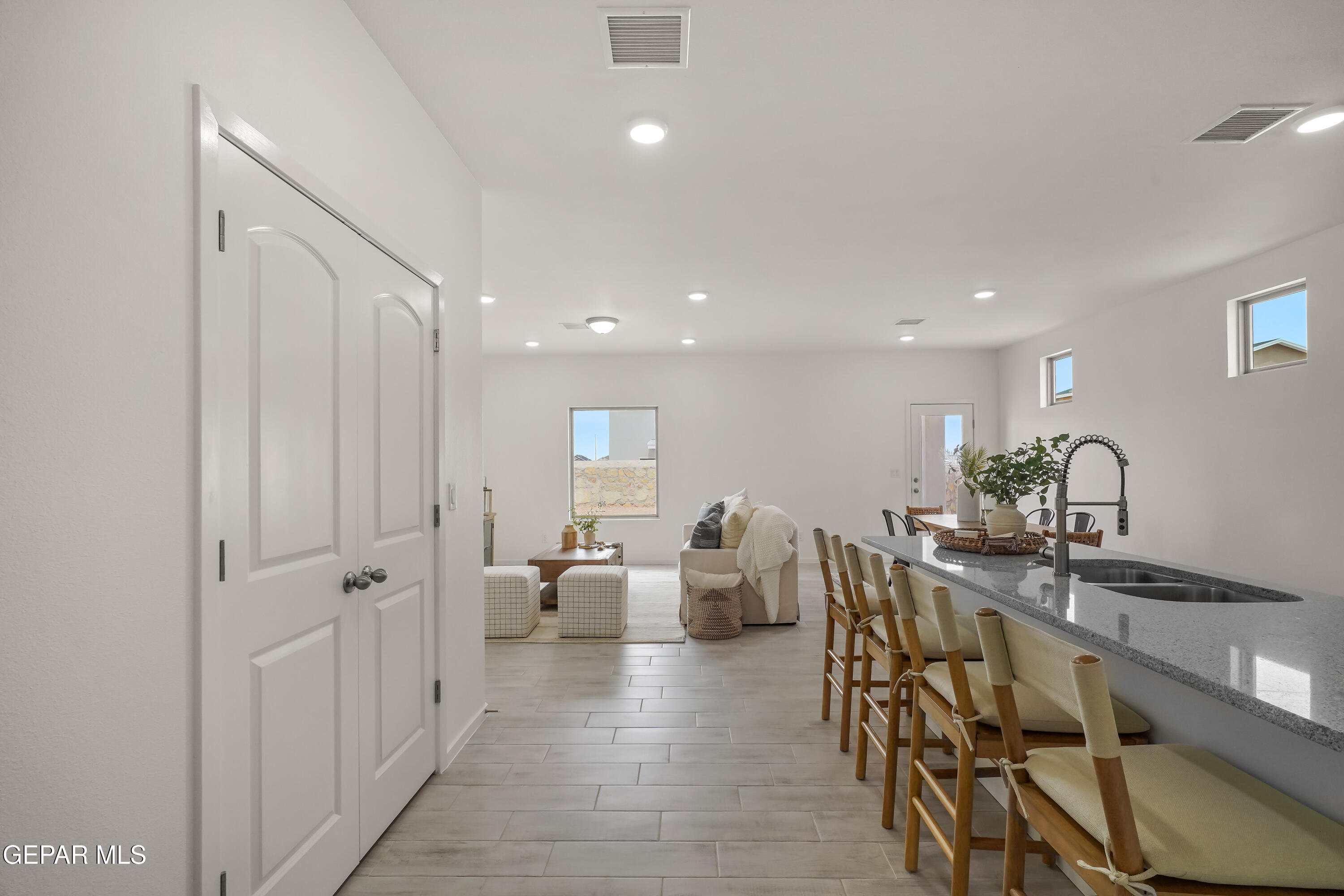 1437 Indigo Sky Street