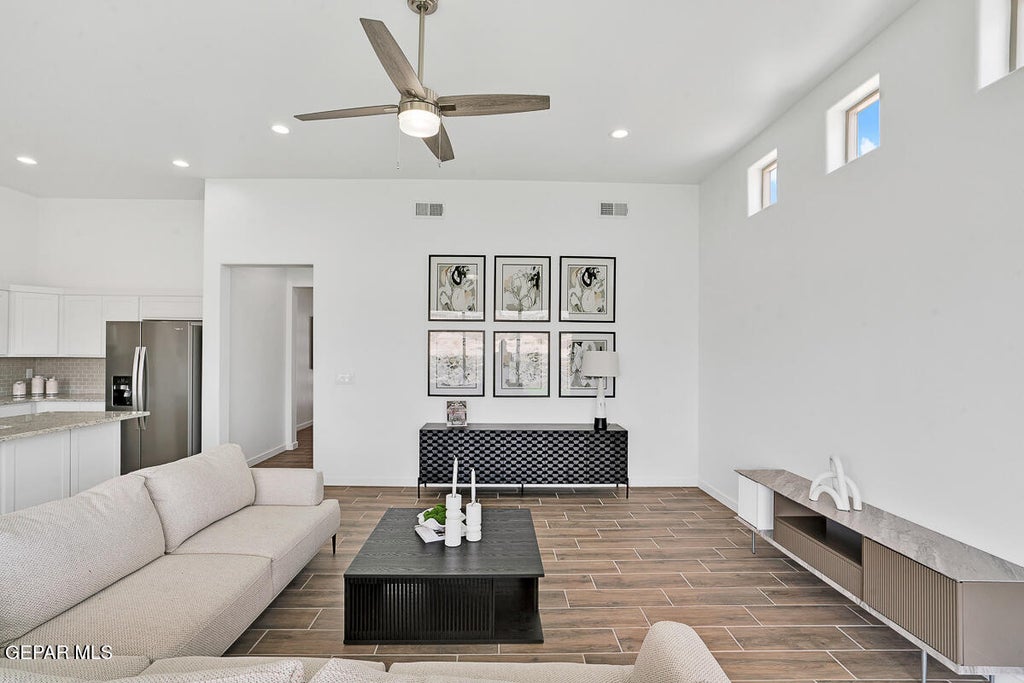 Photo of 12821 MIDDLESBROUGH Avenue, Horizon City, TX 79928 (MLS # 949809)