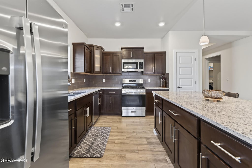 Photo of 13717 Flora Vista Avenue, Horizon City, TX 79928 (MLS # 948468)