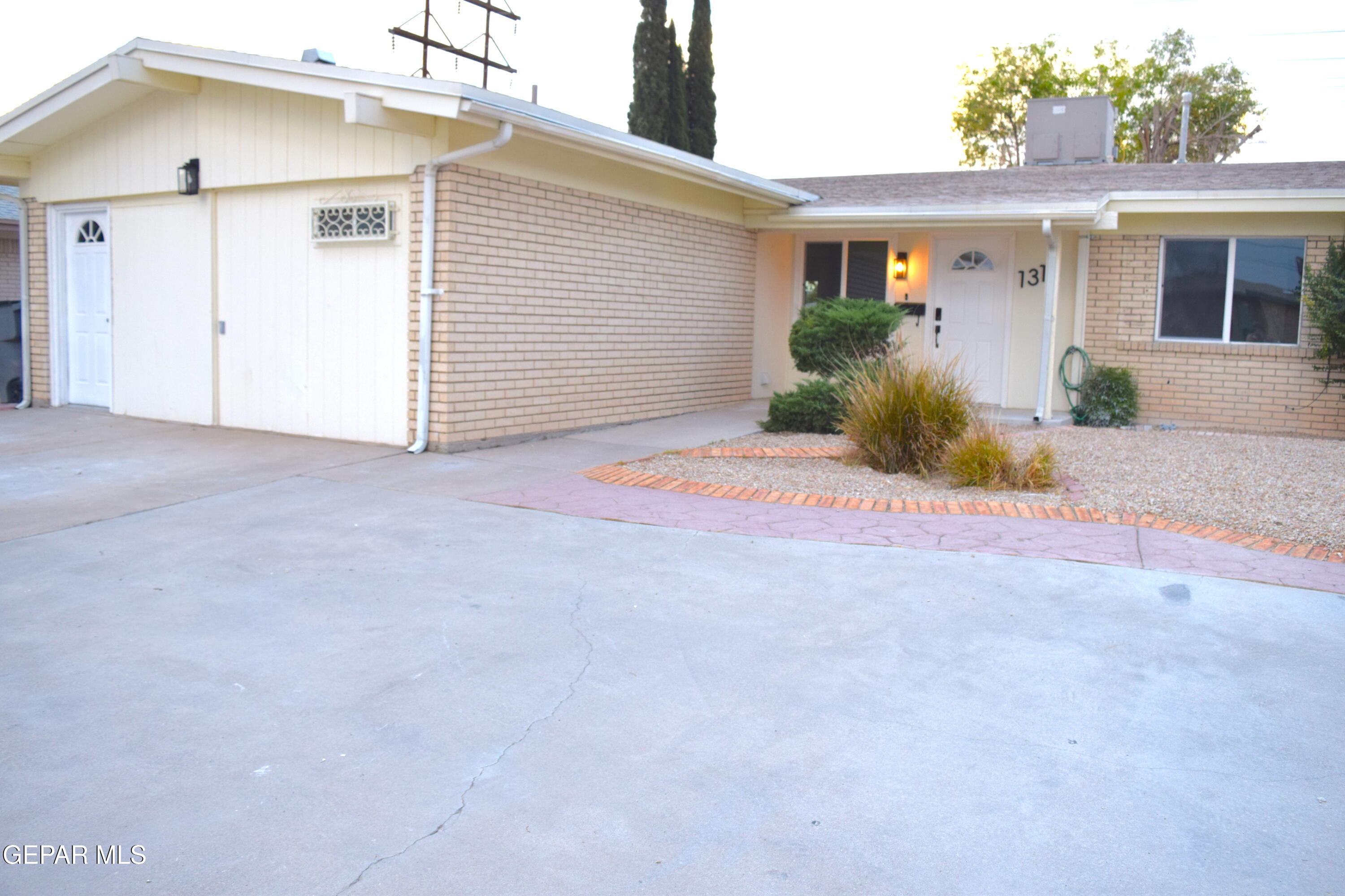 1316 BACKUS Street