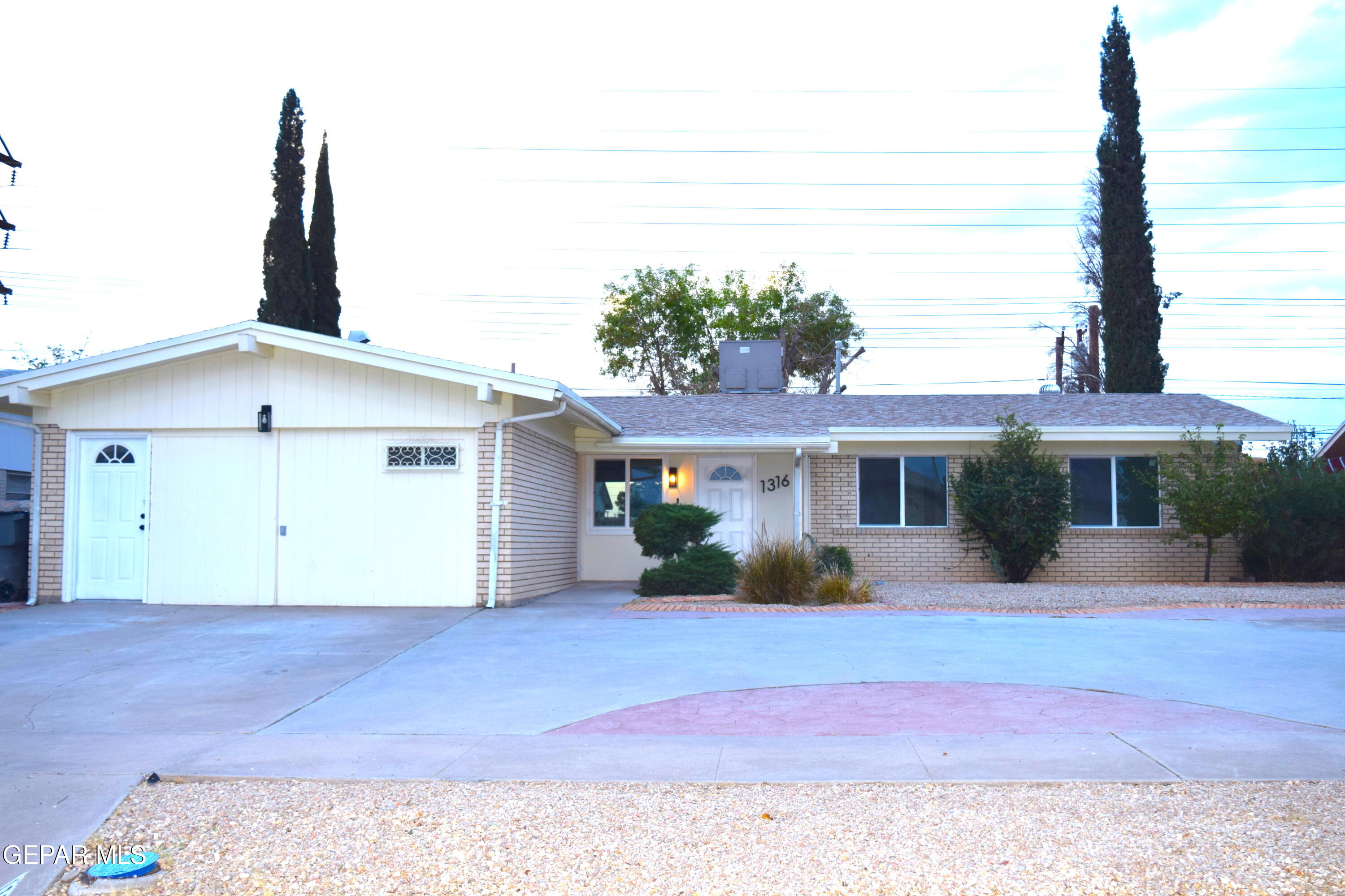 1316 BACKUS Street
