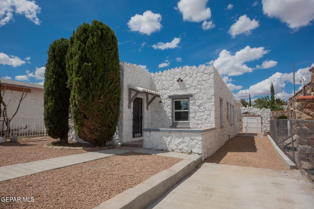 Photo of 3411 MEMPHIS Avenue, El Paso, TX 79930 (MLS # 950799)