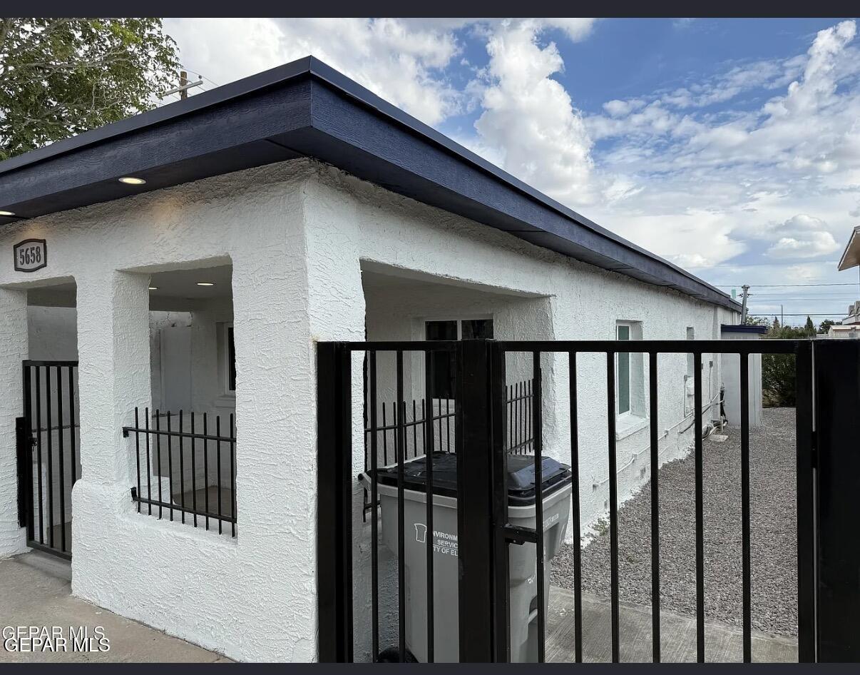 Photo 1 of 15 — 5658 DAILEY Avenue, El Paso, TX 79905