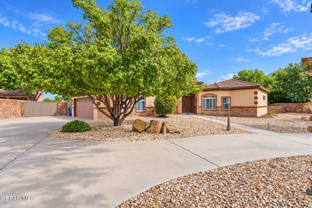 Photo of 732 Emerald View Drive, El Paso, TX 79932 (MLS # 951391)