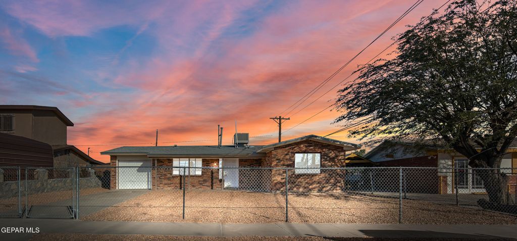 Photo of 220 MARAVILLA Drive, El Paso, TX 79907 (MLS # 937442)