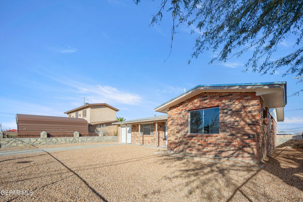 Photo of 220 MARAVILLA Drive, El Paso, TX 79907 (MLS # 937442)