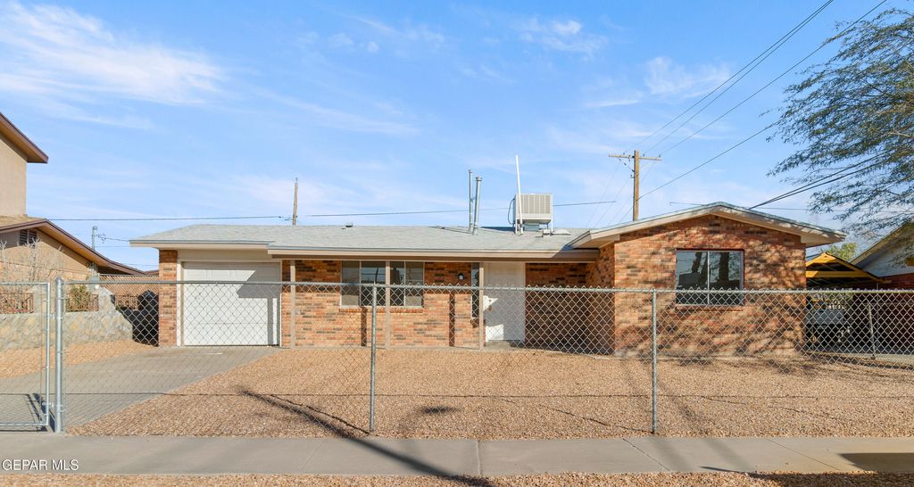 Photo of 220 MARAVILLA Drive, El Paso, TX 79907 (MLS # 937442)