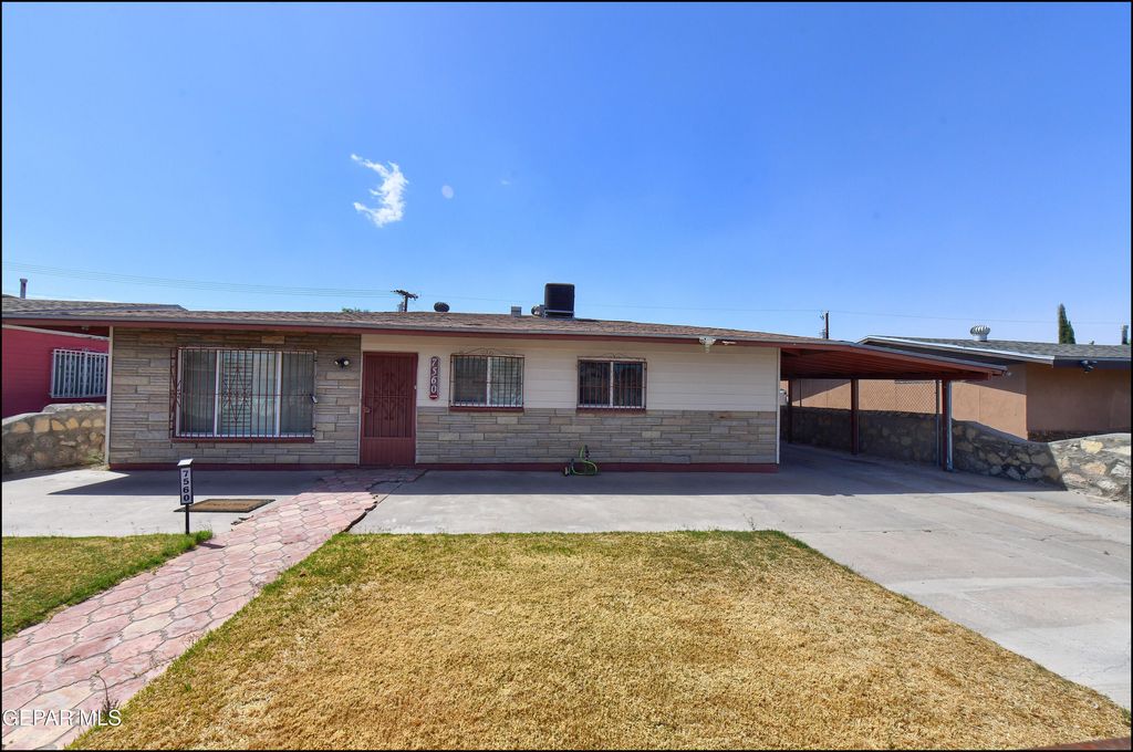Photo of 7560 MATAMOROS Drive, El Paso, TX 79915 (MLS # 942419)