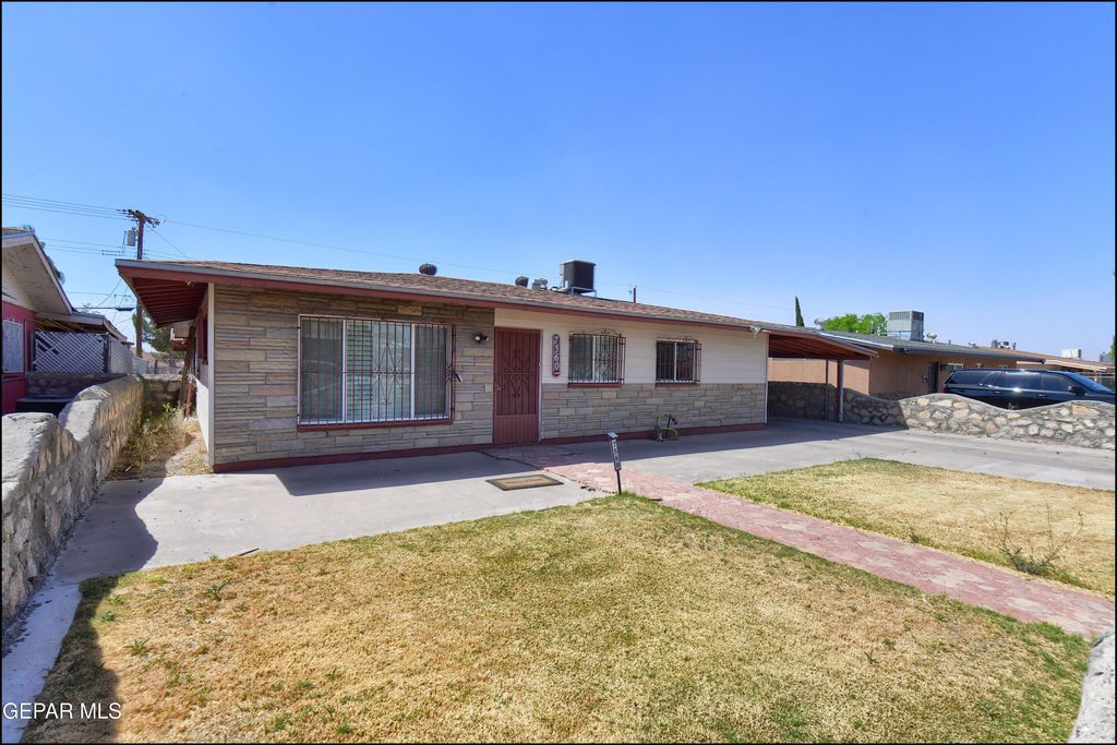 Photo of 7560 MATAMOROS Drive, El Paso, TX 79915 (MLS # 942419)