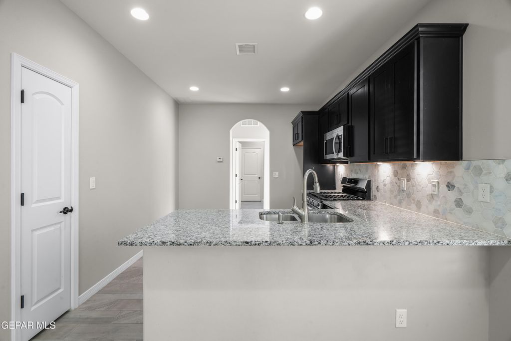 Photo of 14805 PEBBLE HILLS Boulevard, El Paso, TX 79938 (MLS # 940423)