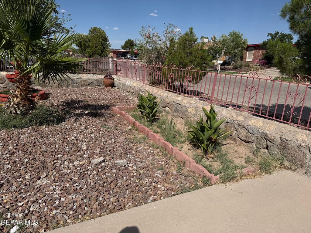 Photo of 355 VALLE SERENO Drive, El Paso, TX 79907 (MLS # 945702)