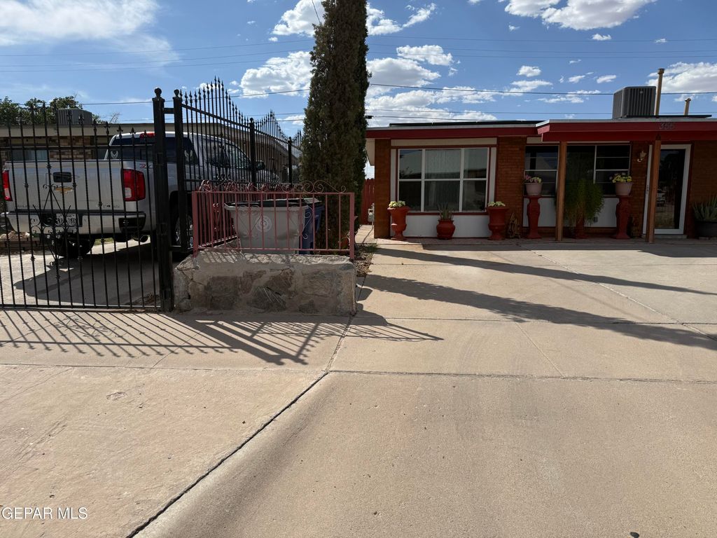 Photo of 355 VALLE SERENO Drive, El Paso, TX 79907 (MLS # 945702)