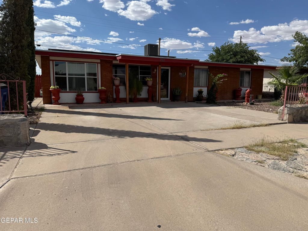 Photo of 355 VALLE SERENO Drive, El Paso, TX 79907 (MLS # 945702)