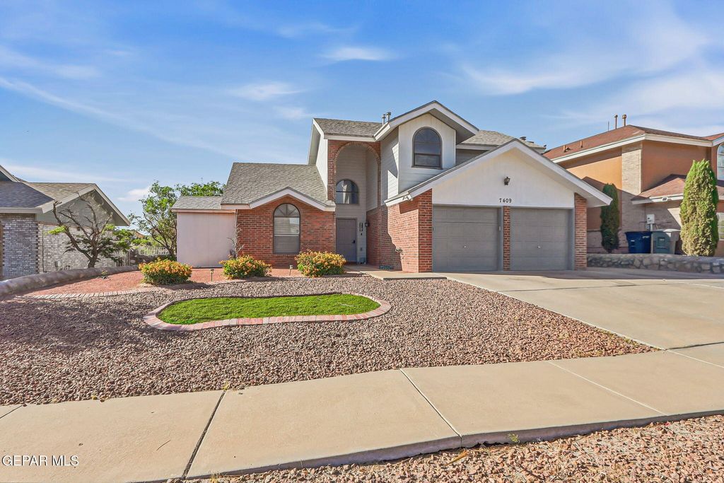 Photo of 7409 MISSION VIEJO Drive, El Paso, TX 79912 (MLS # 943652)