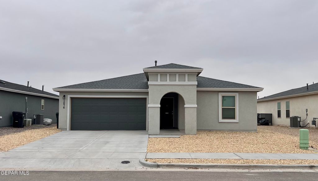 Photo of 1076 Nalito Beltran Place, Horizon City, TX 79928 (MLS # 937892)