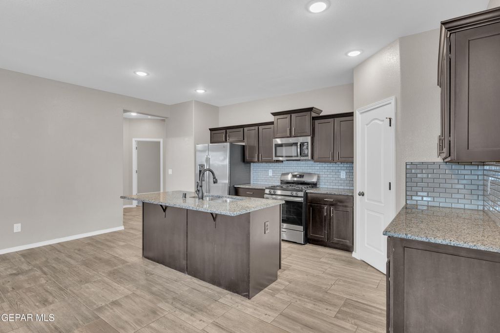 Photo of 1008 Zenair Place, El Paso, TX 79928 (MLS # 941800)