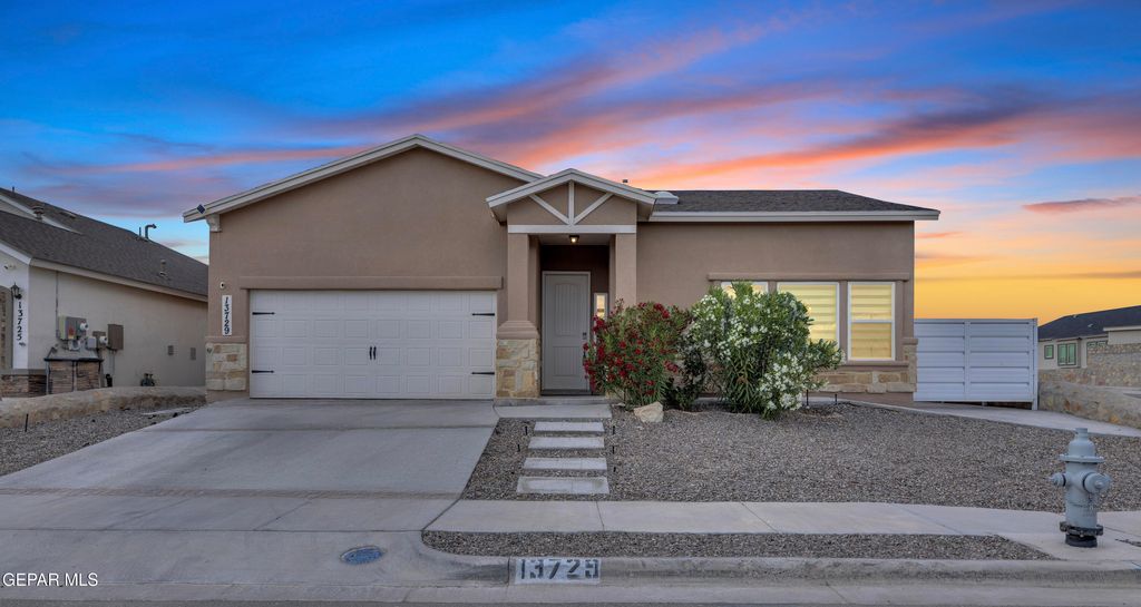 Photo of 13729 LAGO VISTA Avenue, Horizon City, TX 79928 (MLS # 941844)