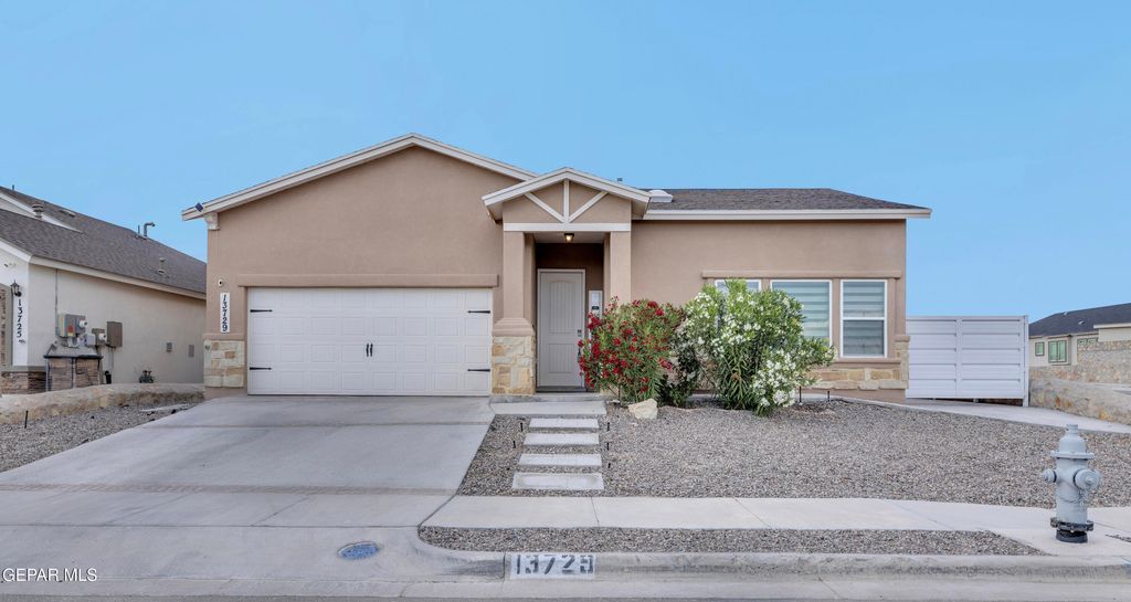 Photo of 13729 LAGO VISTA Avenue, Horizon City, TX 79928 (MLS # 941844)