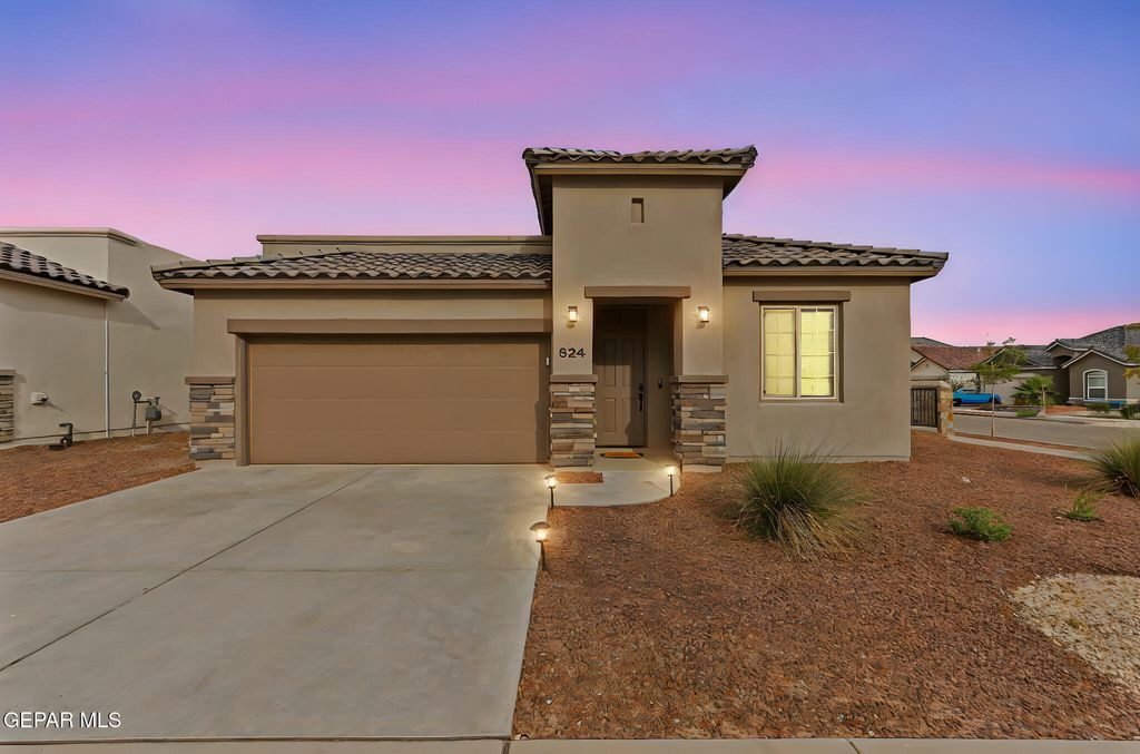 Photo of 824 Paseo Solar Drive, El Paso, TX 79928 (MLS # 931199)
