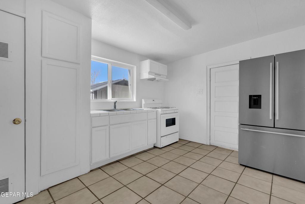 Photo of 151 N Pendell Road #A,B,C,D, El Paso, TX 79905 (MLS # 939505)