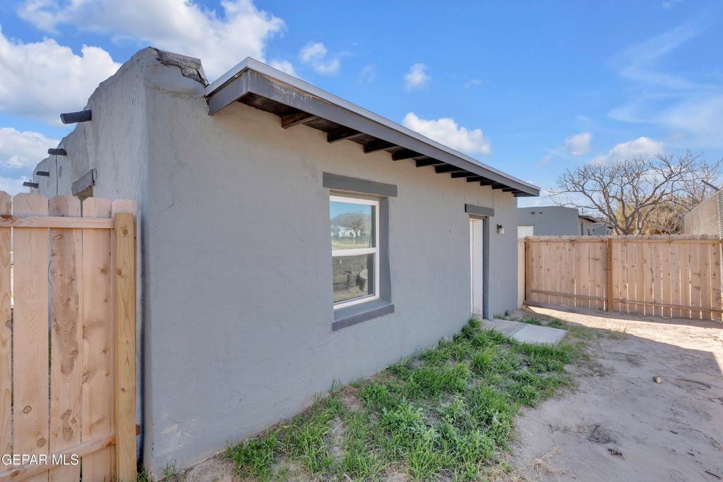 Photo of 151 N Pendell Road #A,B,C,D, El Paso, TX 79905 (MLS # 939505)