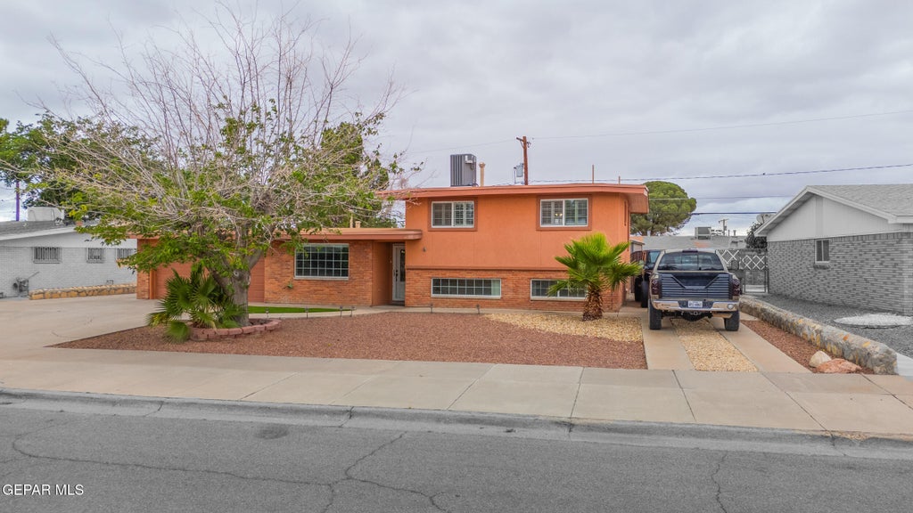 Photo of 10217 SINGAPORE Avenue, El Paso, TX 79925 (MLS # 946272)