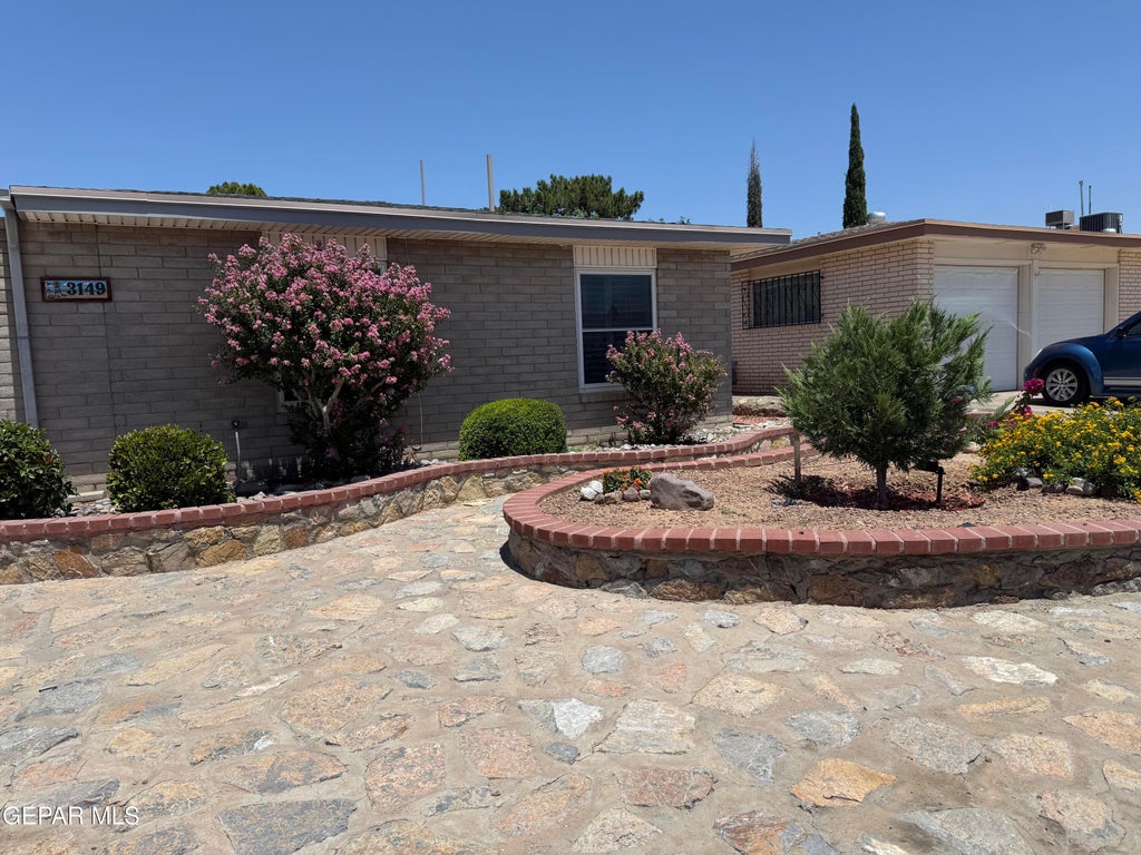 Photo of 3149 EDGEROCK Drive, El Paso, TX 79935 (MLS # 946194)