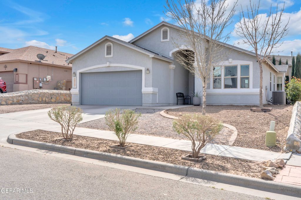 Photo of 12614 MARK TWAIN Avenue, El Paso, TX 79928 (MLS # 940054)