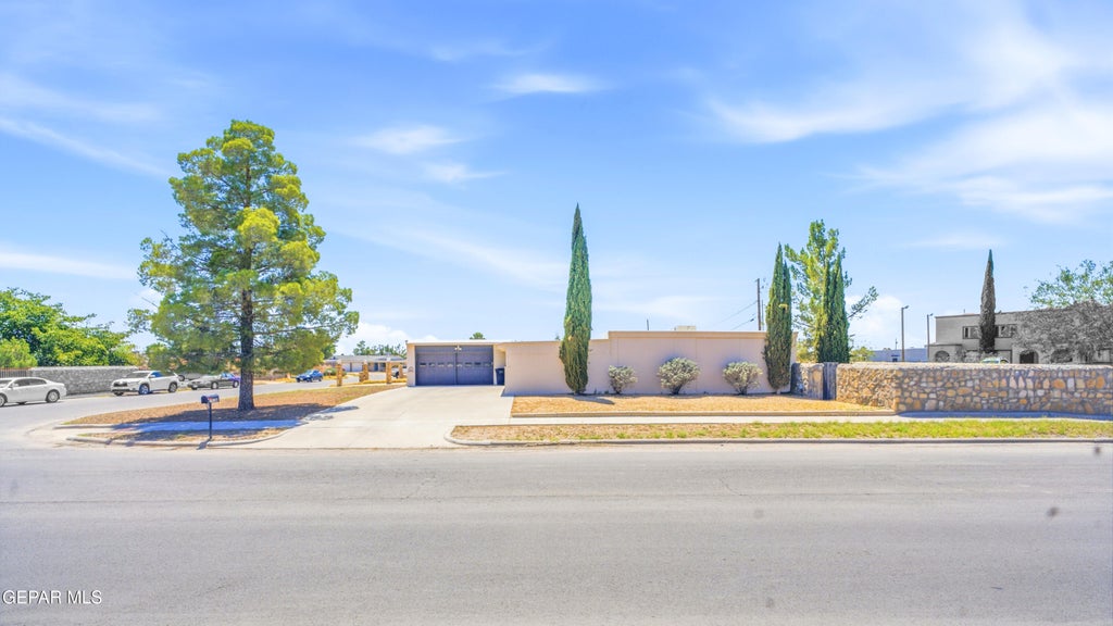 Photo of 14108 MCMAHON Avenue, Horizon City, TX 79928 (MLS # 950142)