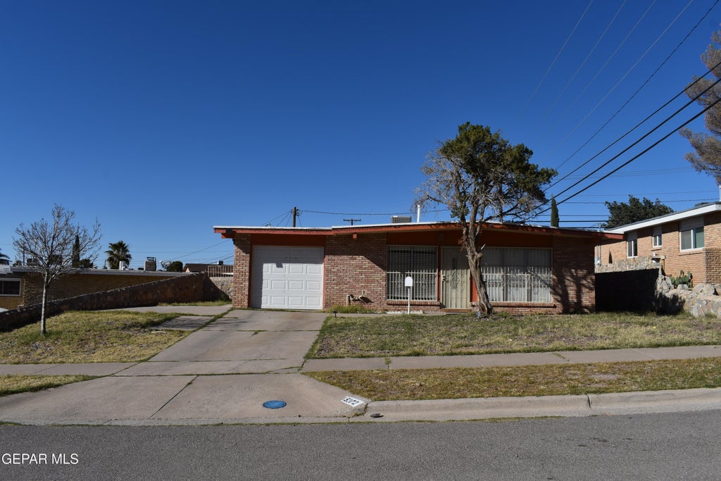 Photo of 5372 CIRCUS Lane, El Paso, TX 79912 (MLS # 940117)