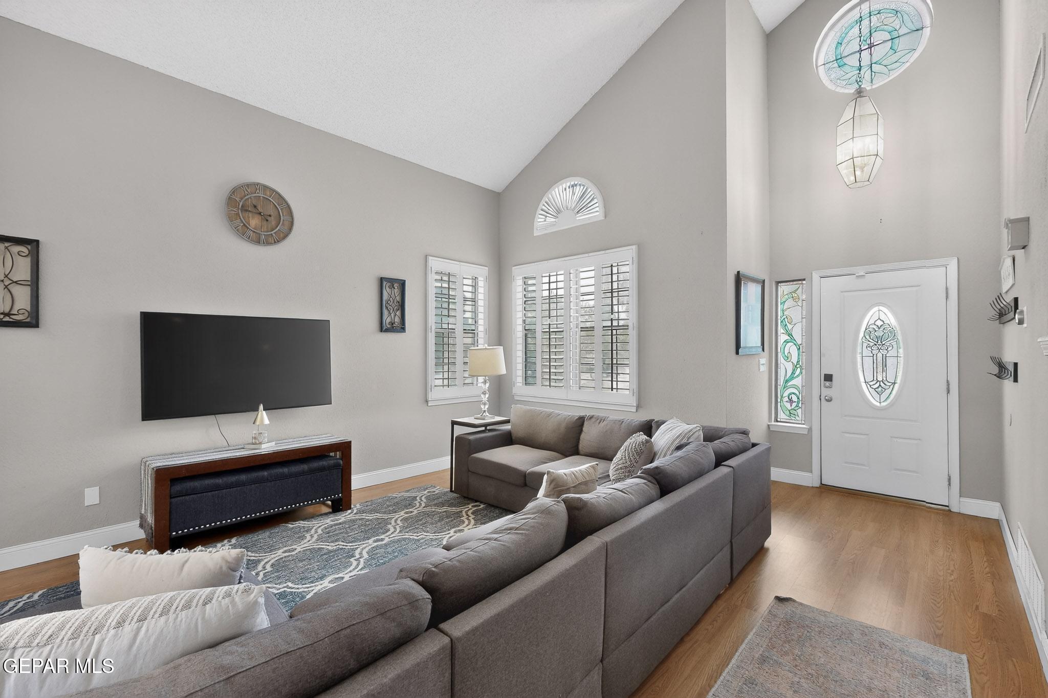 2090 GUS MORAN Street