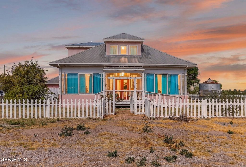 Photo of 1401 HIGUERA Avenue, Unincorporated, NM 99999 (MLS # 946263)